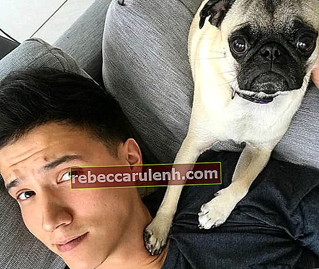 Aaron Burriss in einem Selfie mit seinem Hund, wie im Mai 2018 gesehen