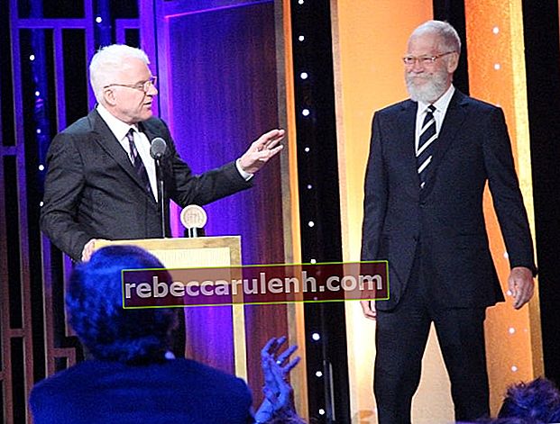 Steve Martin (à gauche) lors de la remise de son prix Peabody à David Letterman en mai 2016