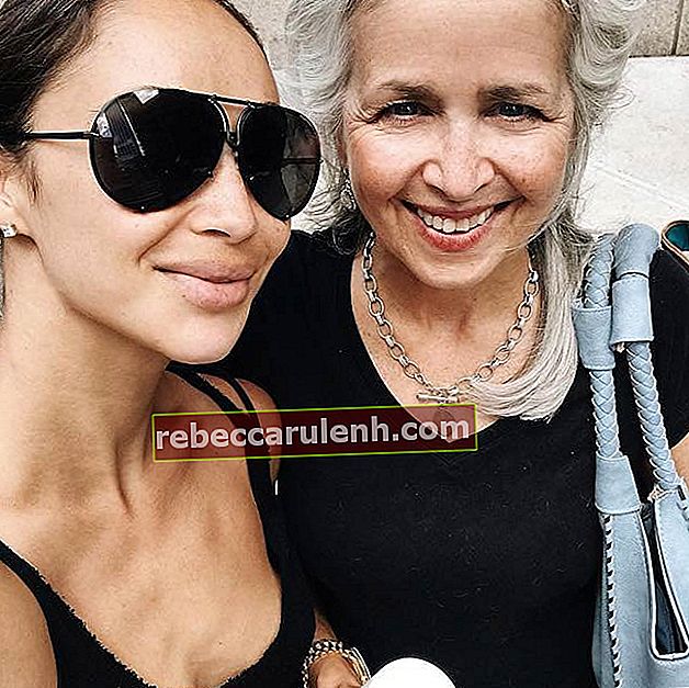 Cara Santana avec sa mère (à droite) à New York en juin 2017
