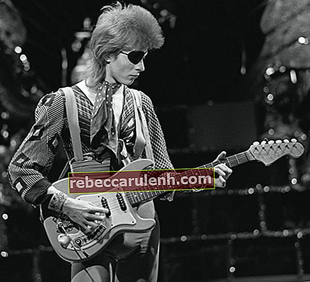 David Bowie photographié lors du tournage de sa vidéo pour 'Rebel Rebel' en février 1974