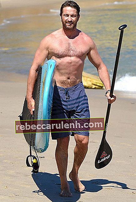 Gerard Butler torse nu sur une plage de Malibu