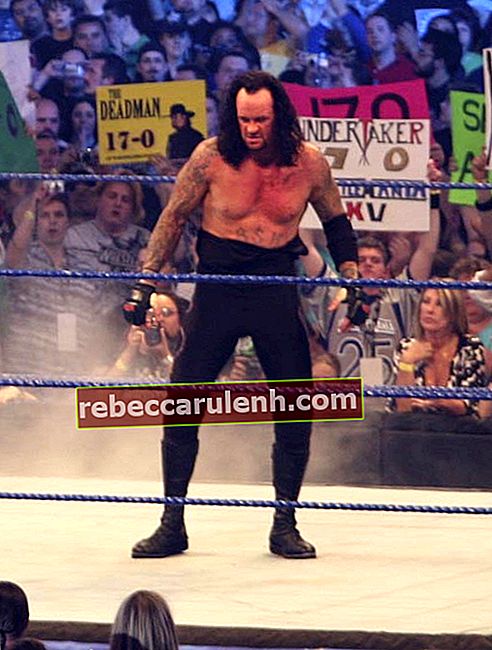 Undertaker podczas walki zapaśniczej