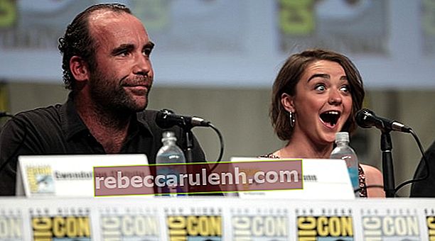 Рори Маккан, видян с Мейзи Уилямс в Сан Диего Comic-Con International за „Игра на тронове“ през юли 2014 г.