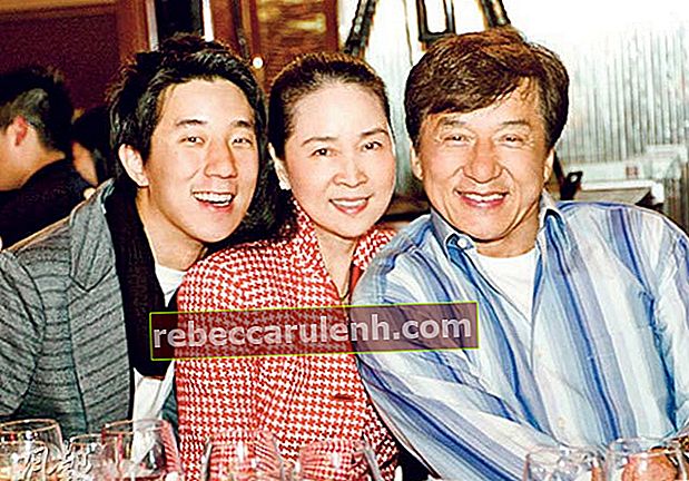 Jackie Chan con sua moglie Feng-Jiao e il figlio Jaycee Chan