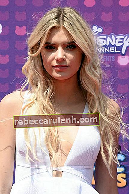 Alissa Violet aux Radio Disney Music Awards en avril 2016