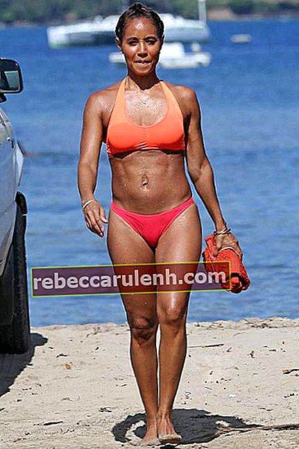 Jada Pinkett Smith sur une plage d'Hawaï en 2016