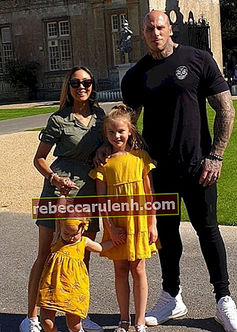 Martyn Ford comme on le voit sur une photo avec sa femme Sasha Ford et ses filles Imogen et Wynter à Longleat Safari Park en août 2019