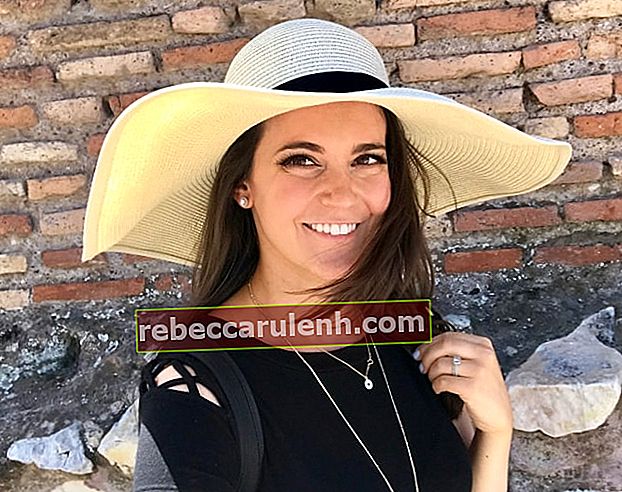 Molly Pansino dans un selfie tout en explorant Rome en juin 2018