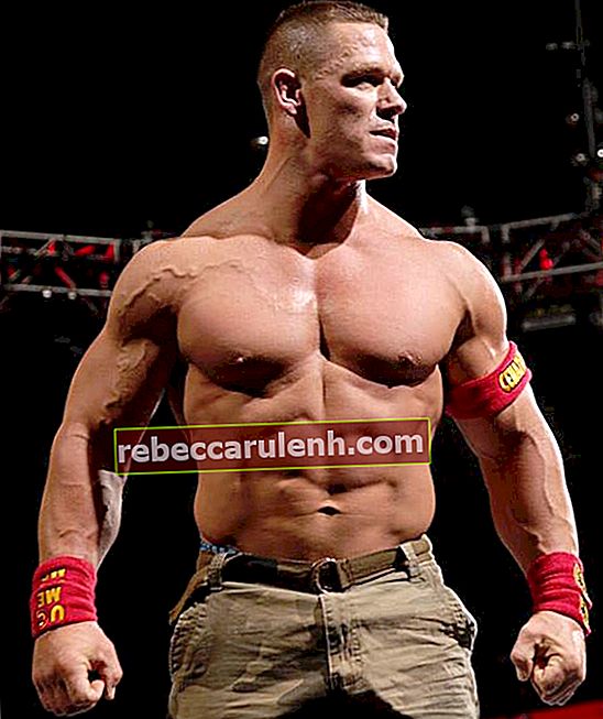 John Cena hemdloser Körper