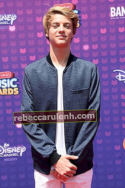 Джейс Норман на музикалните награди на Radio Disney 2016