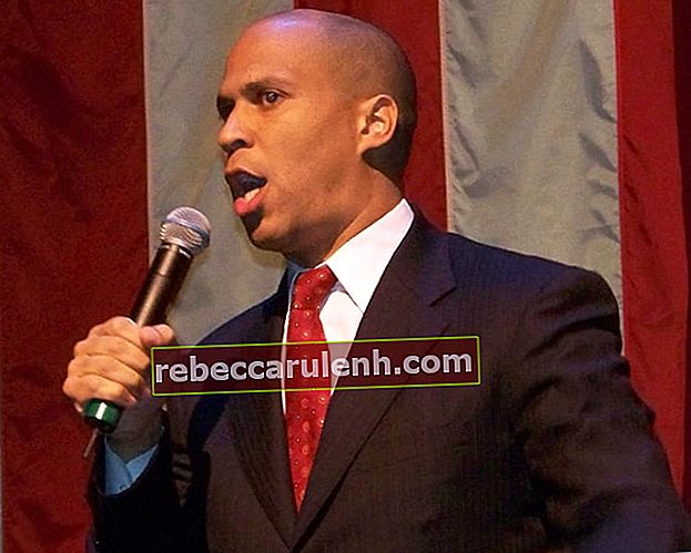Cory Booker, wie er bei einer Kundgebung der Barack Obama-Kampagne in Newark, New Jersey, USA im Oktober 2007 gesehen wurde