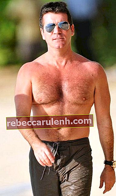 Simon Cowell hemdloser Körper an einem Strand von Barbados im Dezember 2008