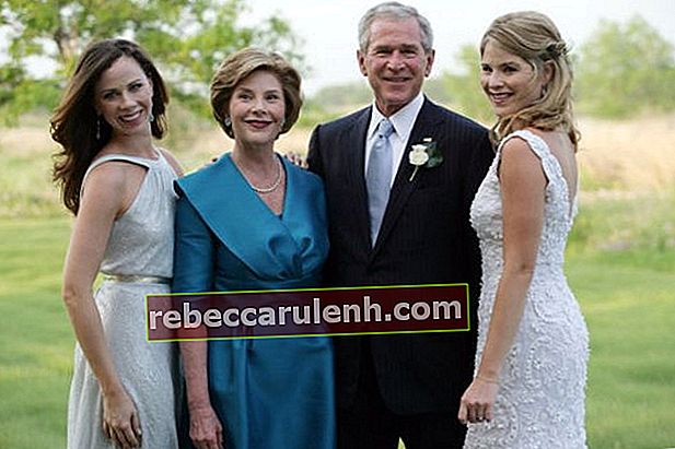 Jenna (ganz rechts) posiert an ihrem Hochzeitstag im Mai 2008 mit ihrer Familie