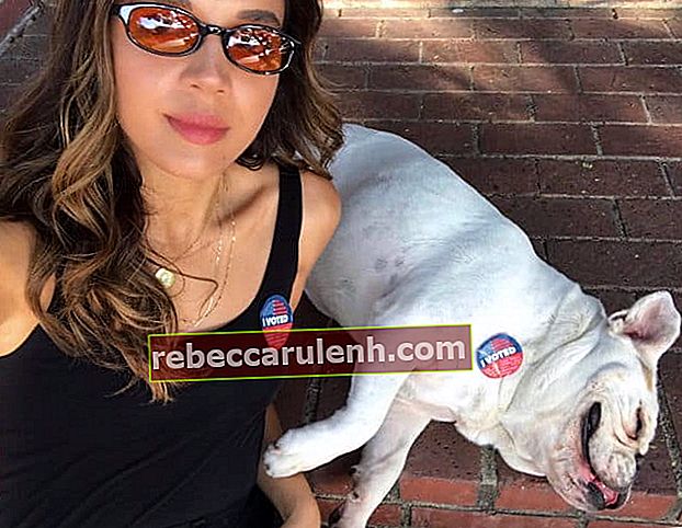 Georgie Flores in einem Selfie mit ihrem Hund aus dem November 2018