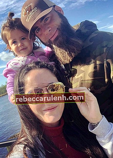 David Eason vu dans un selfie pris avec sa femme Jenelle Evans et sa fille en octobre 2018 à Wilmington, Caroline du Nord