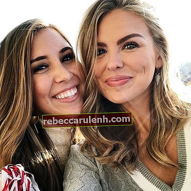 Hannah e Riley Logsdon posano per un selfie nel novembre 2018