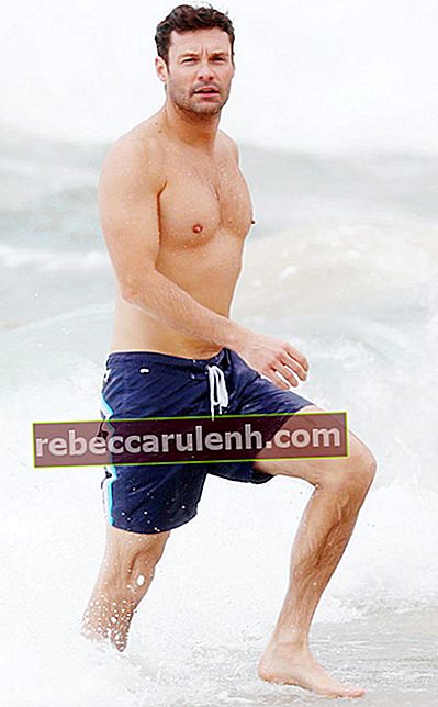 Ryan Seacrest ohne Hemd