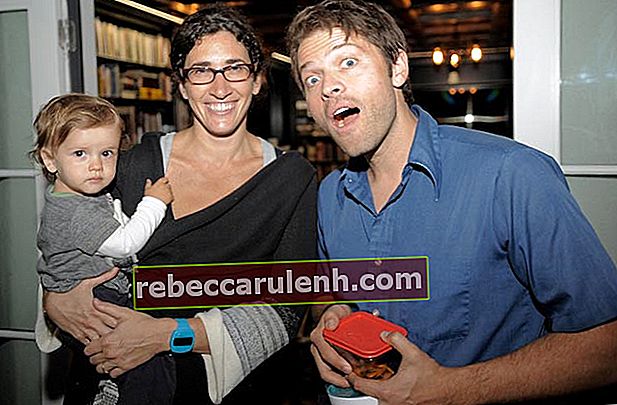 Misha Collins con sua moglie Victoria Vantoch e il loro bambino