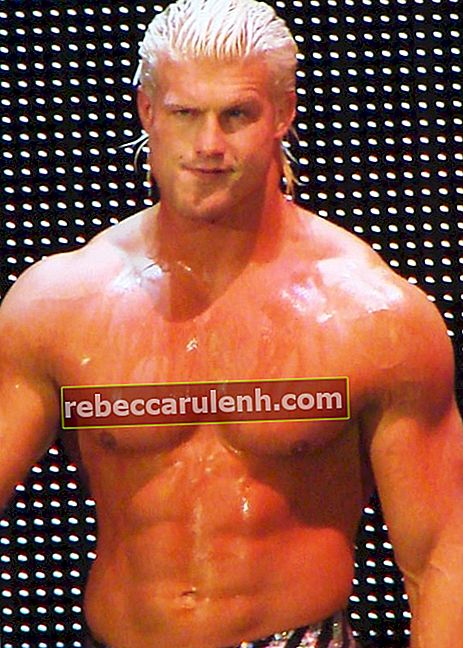 Долф Зиглър по време на събитие на живо на WWE Smackdown през септември 2008 г.