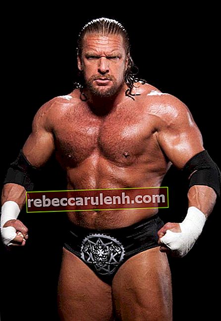 Тройна H без риза във файлова снимка за уебсайта на WWE