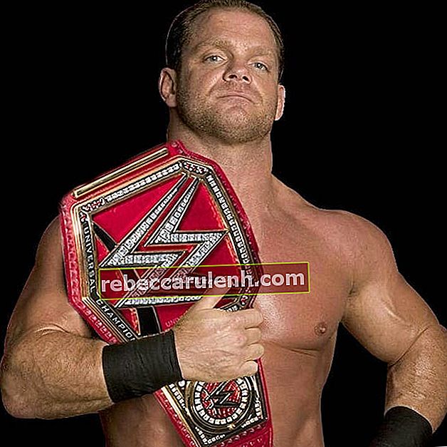 Chris Benoit mit seinem Wrestlinggürtel